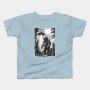 Bigfoot ufo abduction Kids T-Shirt